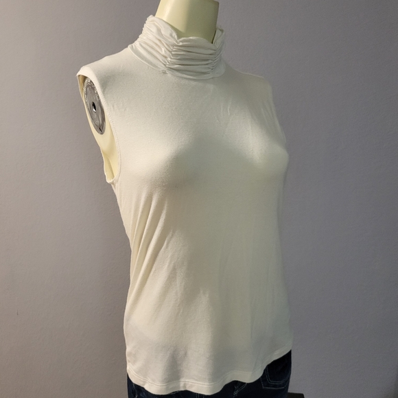Jillian Nicole White Rib Knit Turtle Neck Tank - Picture 1 of 5